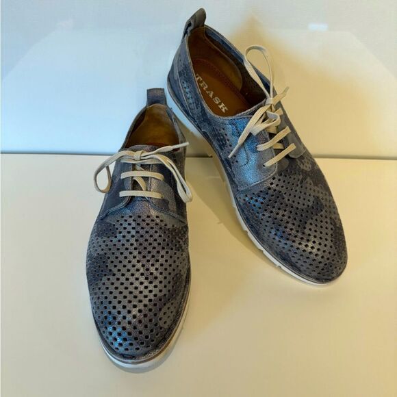 Trask laser perforated metallic camo print leather derby Oxford size 8 - Picture 1 of 10